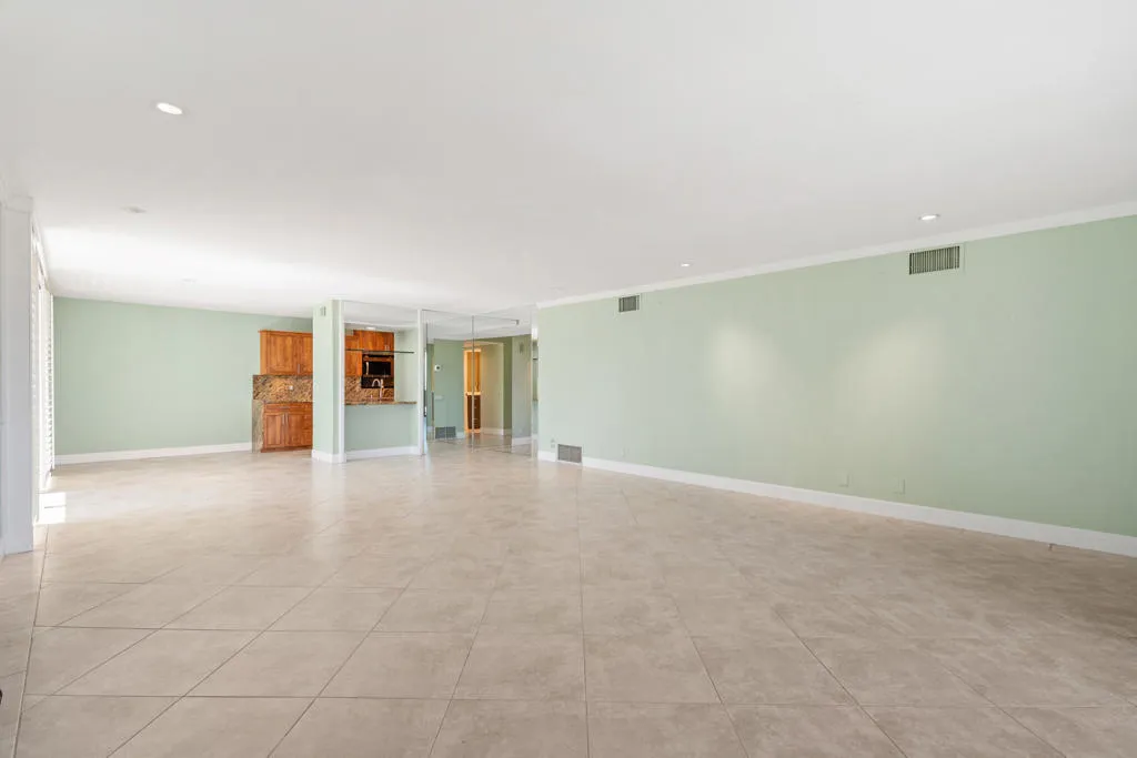 1630 S La Reina Way 3c, Palm Springs, California 92264 home-pic-10